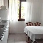 Yanevi Apartamento *
