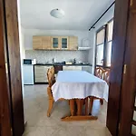 Yanevi Apartamento