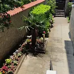 Yanevi Apartamento