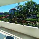 Yanevi Apartamento *