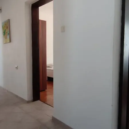 Yanevi Apartment
