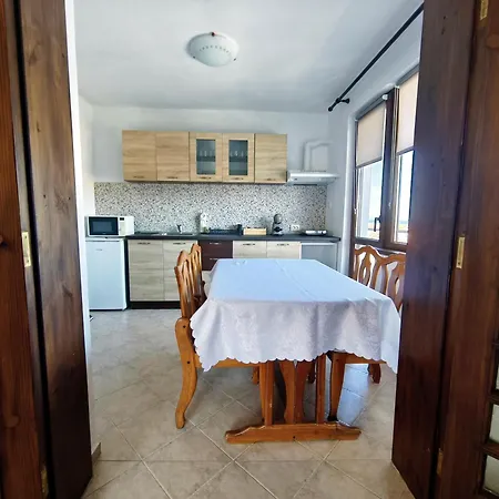 Yanevi Apartment