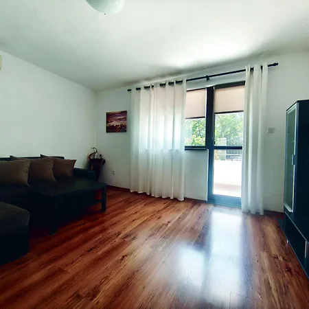 Apartment Yanevi