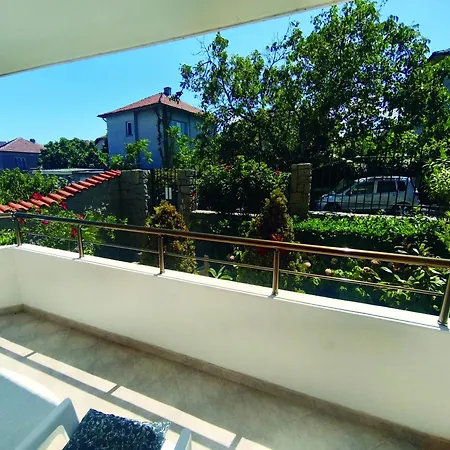 Yanevi Apartment *